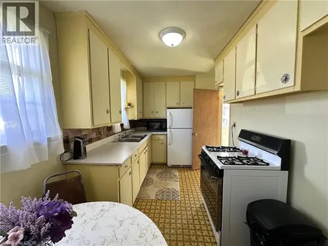 10 Charlton Crescent Simcoe ON N3Y 1A7