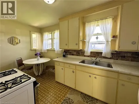 10 Charlton Crescent Simcoe ON N3Y 1A7