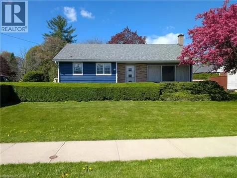 10 Charlton Crescent Simcoe ON N3Y 1A7