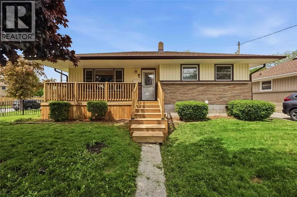 5 Aberdeen Avenue Sarnia ON N7S 2N5