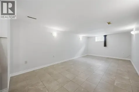 5 Aberdeen Avenue Sarnia ON N7S 2N5