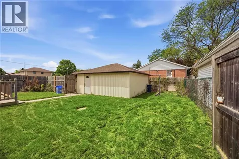 5 Aberdeen Avenue Sarnia ON N7S 2N5