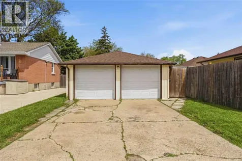 5 Aberdeen Avenue Sarnia ON N7S 2N5