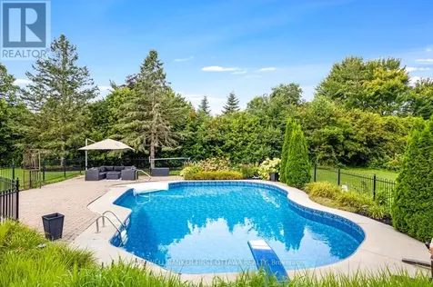5525 Pettapiece Crescent Ottawa ON K4M 1C6