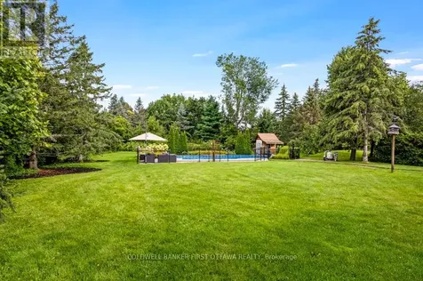 5525 Pettapiece Crescent Ottawa ON K4M 1C6