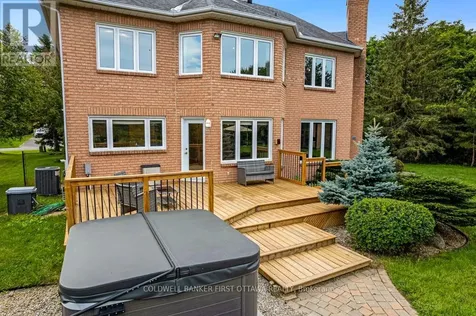 5525 Pettapiece Crescent Ottawa ON K4M 1C6