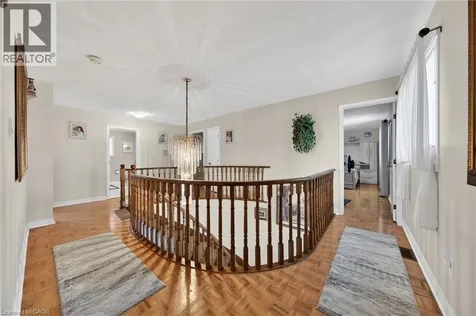 10 Skye Court Hamilton ON L8G 4R6