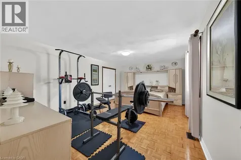 10 Skye Court Hamilton ON L8G 4R6