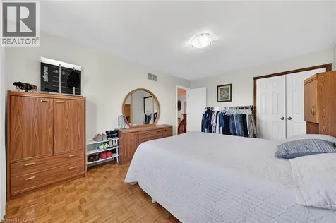 10 Skye Court Hamilton ON L8G 4R6