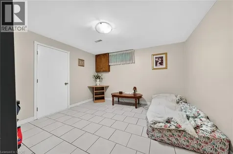 10 Skye Court Hamilton ON L8G 4R6