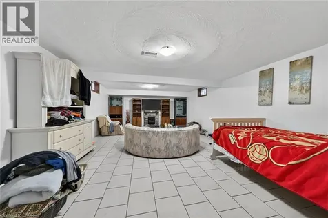 10 Skye Court Hamilton ON L8G 4R6