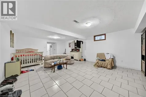 10 Skye Court Hamilton ON L8G 4R6