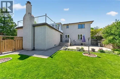 10 Skye Court Hamilton ON L8G 4R6