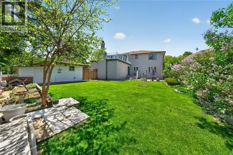 10 Skye Court Hamilton ON L8G 4R6