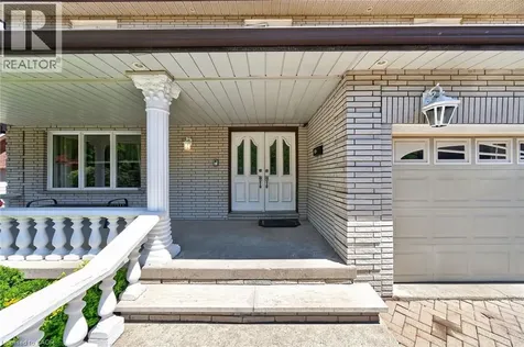 10 Skye Court Hamilton ON L8G 4R6