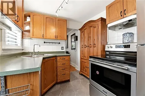 23 Britannia Avenue Hamilton ON L8H 1W3