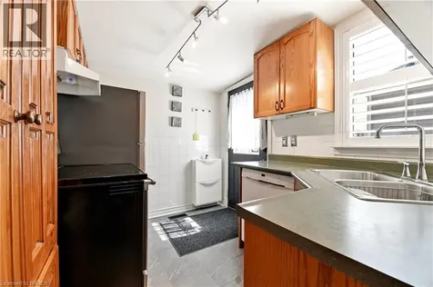 23 Britannia Avenue Hamilton ON L8H 1W3