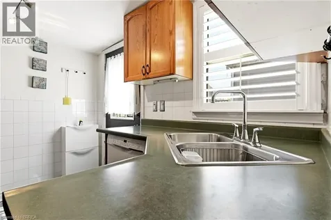 23 Britannia Avenue Hamilton ON L8H 1W3