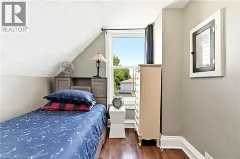23 Britannia Avenue Hamilton ON L8H 1W3
