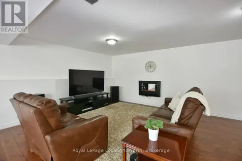 155 Lily Drive Wasaga Beach ON L9Z 2Z5