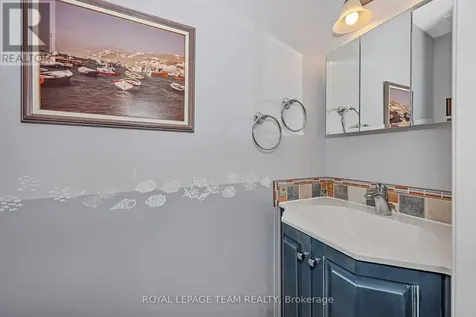99 Melanie Crescent Ottawa ON K2L 2E4