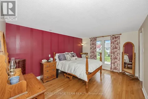99 Melanie Crescent Ottawa ON K2L 2E4