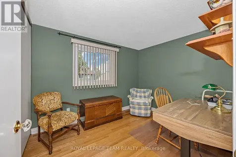 99 Melanie Crescent Ottawa ON K2L 2E4