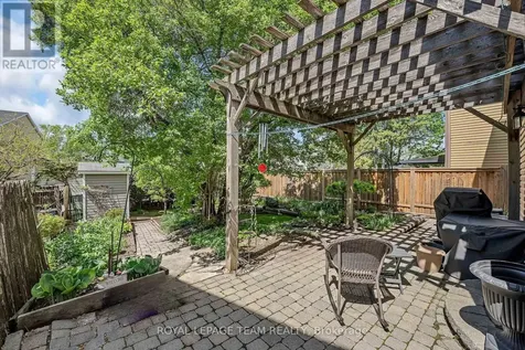 99 Melanie Crescent Ottawa ON K2L 2E4