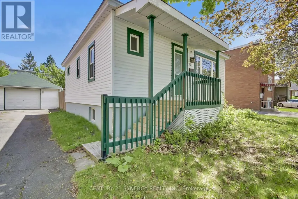 751 Rue De L, Eglise Street Ottawa ON K1K 3K5