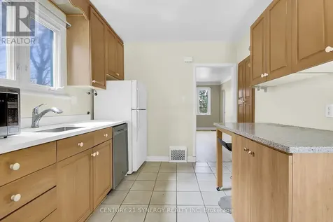 751 Rue De L, Eglise Street Ottawa ON K1K 3K5