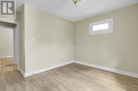 751 Rue De L, Eglise Street Ottawa ON K1K 3K5