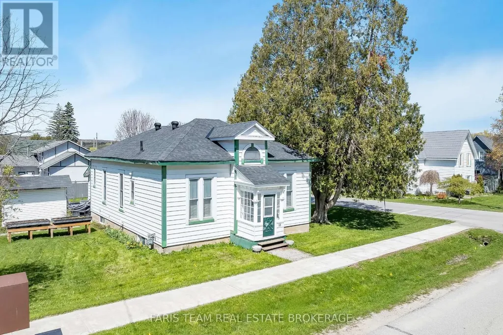 16 Peel Street Penetanguishene ON L9M 1A6