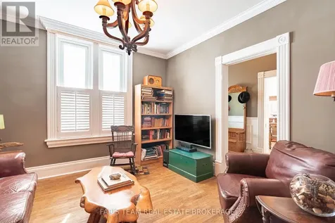16 Peel Street Penetanguishene ON L9M 1A6