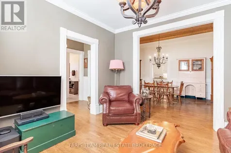 16 Peel Street Penetanguishene ON L9M 1A6