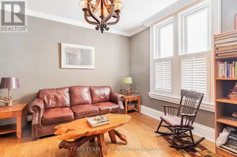 16 Peel Street Penetanguishene ON L9M 1A6