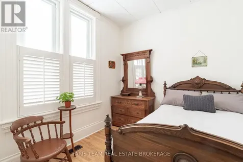 16 Peel Street Penetanguishene ON L9M 1A6