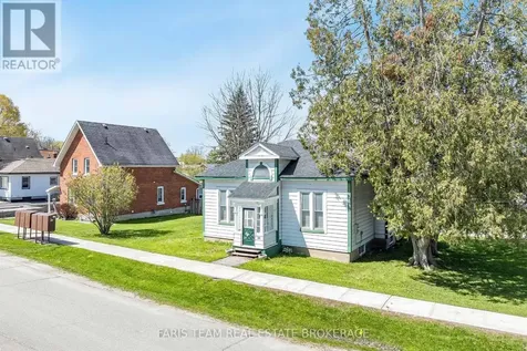 16 Peel Street Penetanguishene ON L9M 1A6