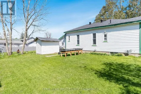 16 Peel Street Penetanguishene ON L9M 1A6