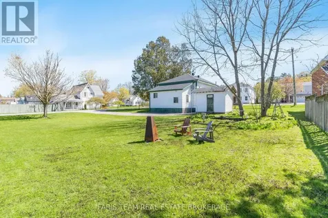 16 Peel Street Penetanguishene ON L9M 1A6