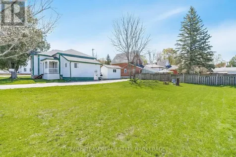 16 Peel Street Penetanguishene ON L9M 1A6