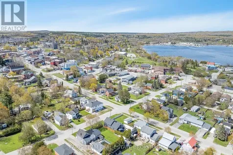 16 Peel Street Penetanguishene ON L9M 1A6