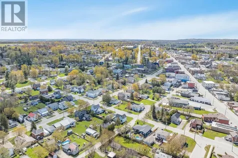 16 Peel Street Penetanguishene ON L9M 1A6