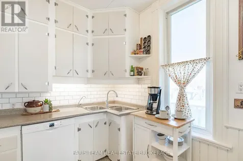 16 Peel Street Penetanguishene ON L9M 1A6
