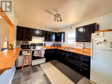 25 Neebig Avenue Manitouwadge ON P0T 2C0