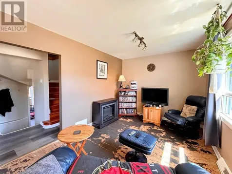 25 Neebig Avenue Manitouwadge ON P0T 2C0