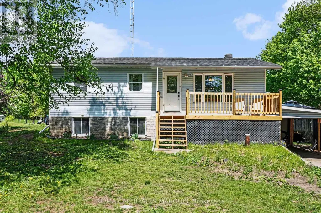 10 Bay Road Rideau Lakes ON K0G 1L0