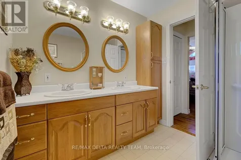 1079 Laporte Street Ottawa ON K1J 7B3