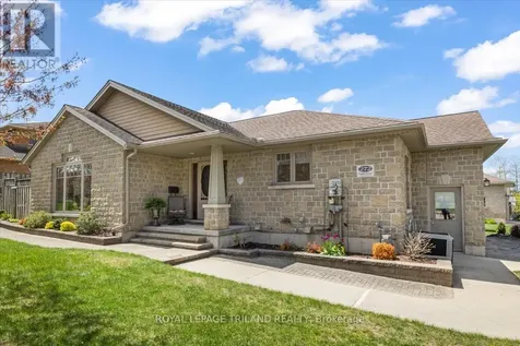 272 4th Street Crescent Hanover ON N4N 3S9