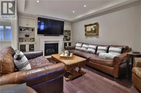 390 Seaton Drive Oakville ON L6L 3Y2