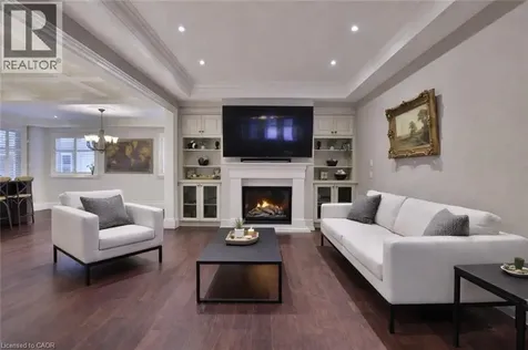 390 Seaton Drive Oakville ON L6L 3Y2
